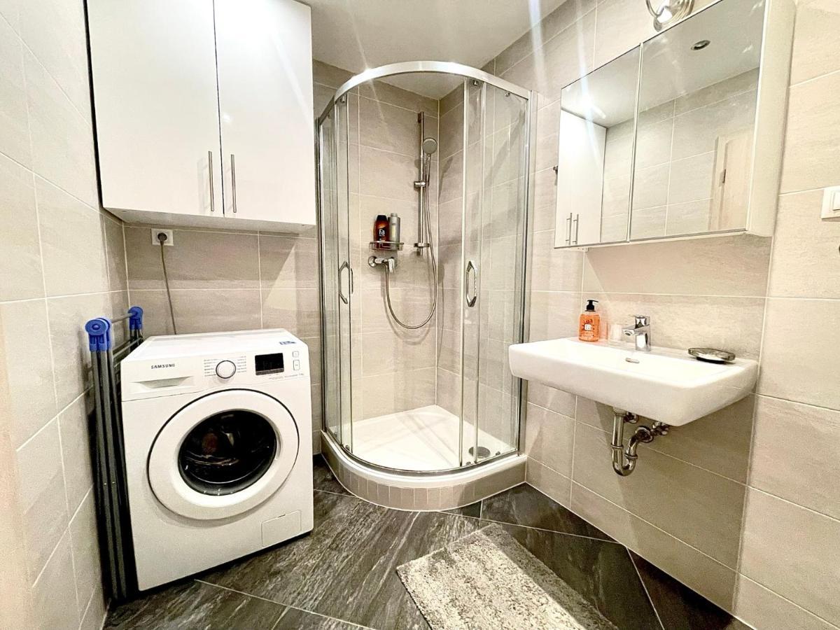 Centrum Park Studio Прага Экстерьер фото