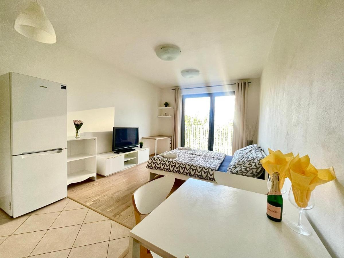 Centrum Park Studio Прага Экстерьер фото
