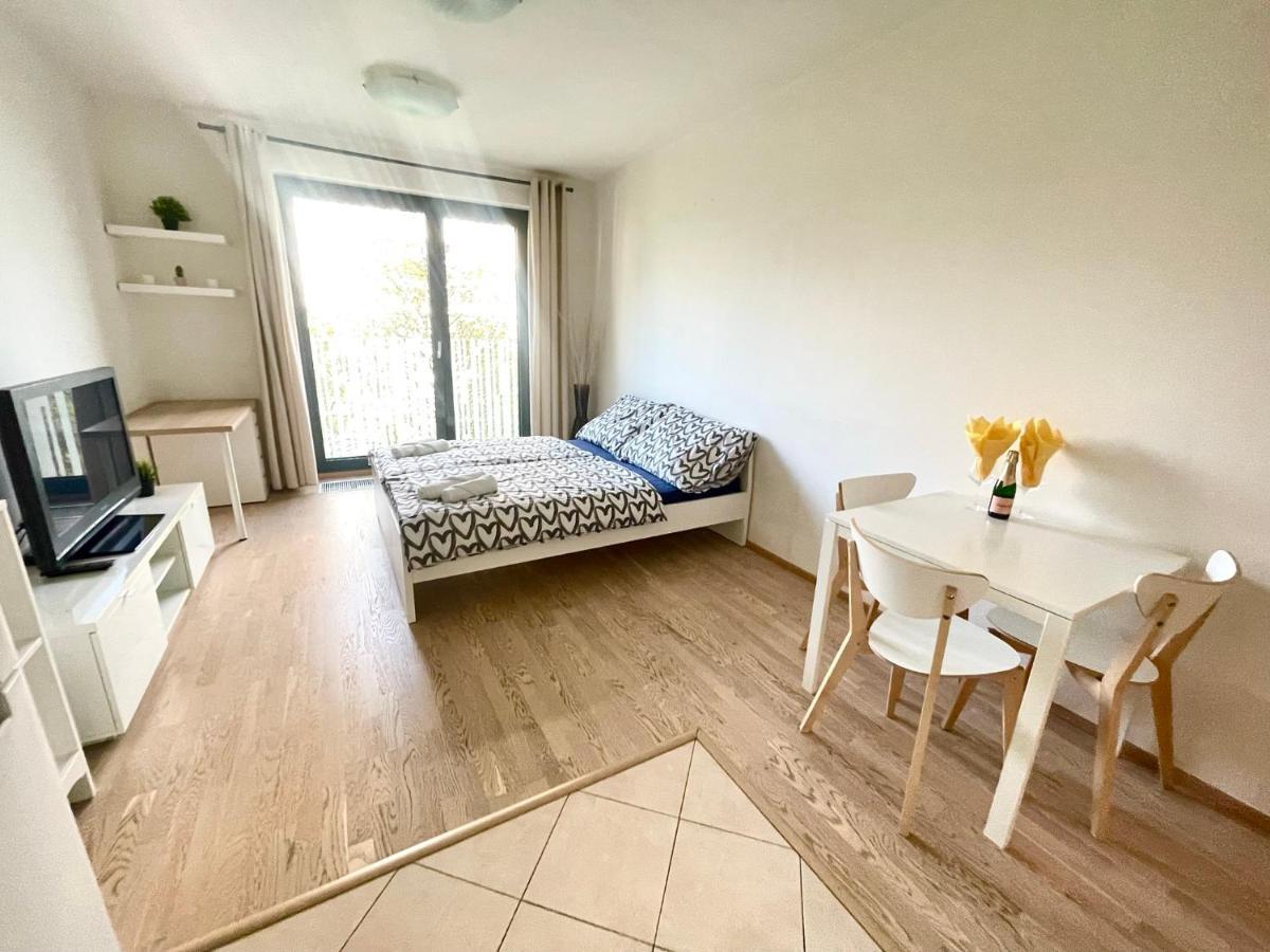 Centrum Park Studio Прага Экстерьер фото